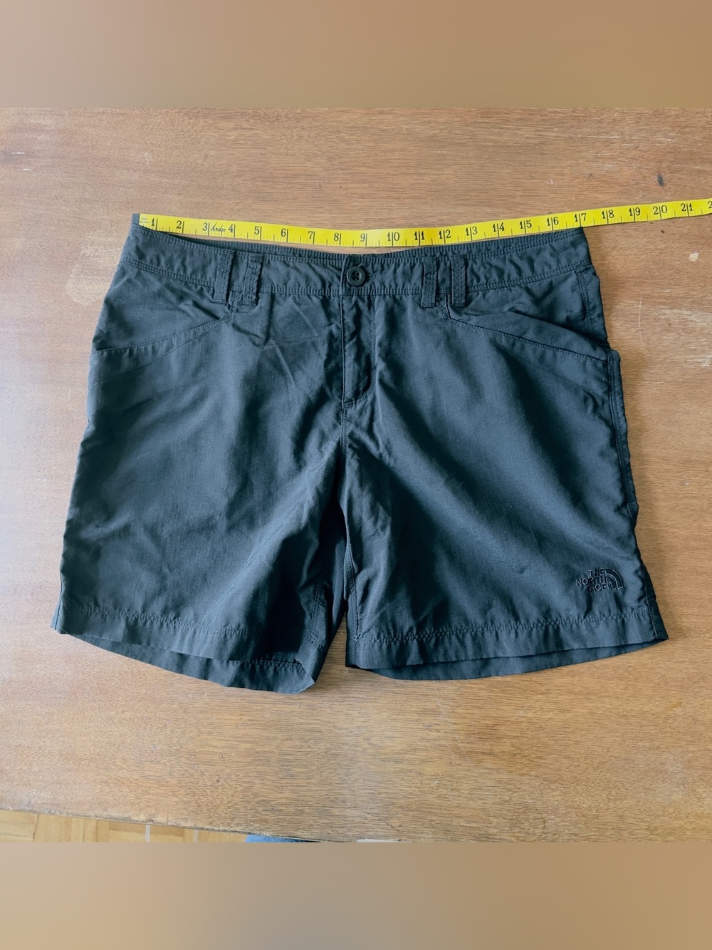 The North Face Women’s mid rise size 10 Black Lightweight Adventure Shorts